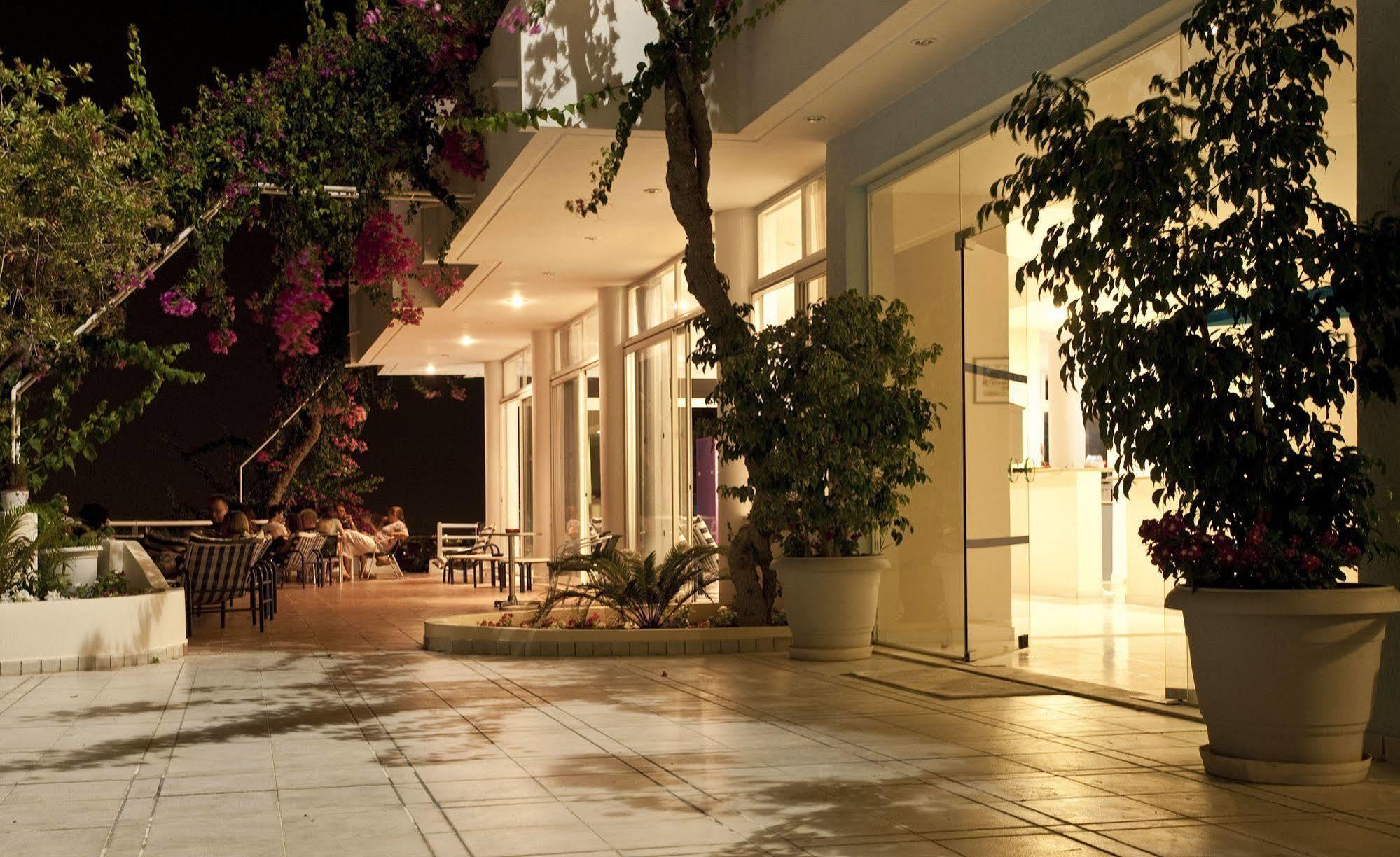 Iris Hotel 阿凡投 外观 照片